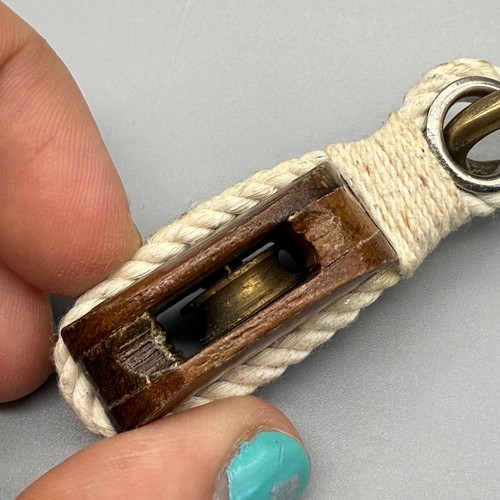 Vintage Miniature Wooden Block And Tackle Keychain. Good Condition Unbranded - Picture 3 of 4