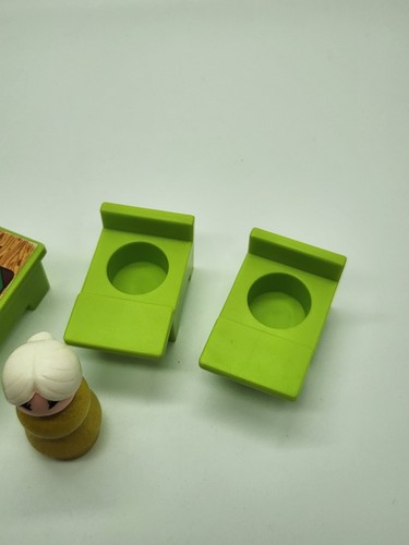 Fisher-Price Little People Family School #923 Green Desks and 1 Teacher - Picture 3 of 4