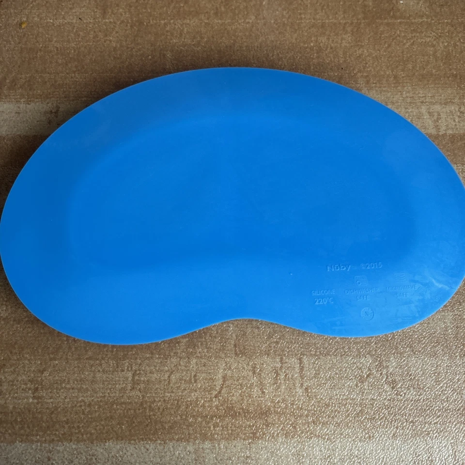 Placa de succión de silicona Nuby de dos secciones para niño pequeño bebé azul unisex Foto 2 de 2