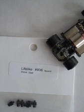 6 NOS Life~Like M and Rokar HO Slot Car pinion gears  