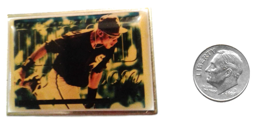 Prendedor de béisbol Michael Jordan 1996 cubierta superior Medias Blancas Prendedor con licencia MLB Foto 2 de 2