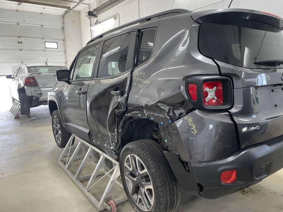 Espejo retrovisor de puerta izquierdo usado se adapta a: Jeep Renegade 2017 pintado eléctrico térmico sin señal de giro Foto 4 de 4