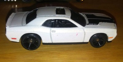 hot wheels 08 dodge challenger srt8