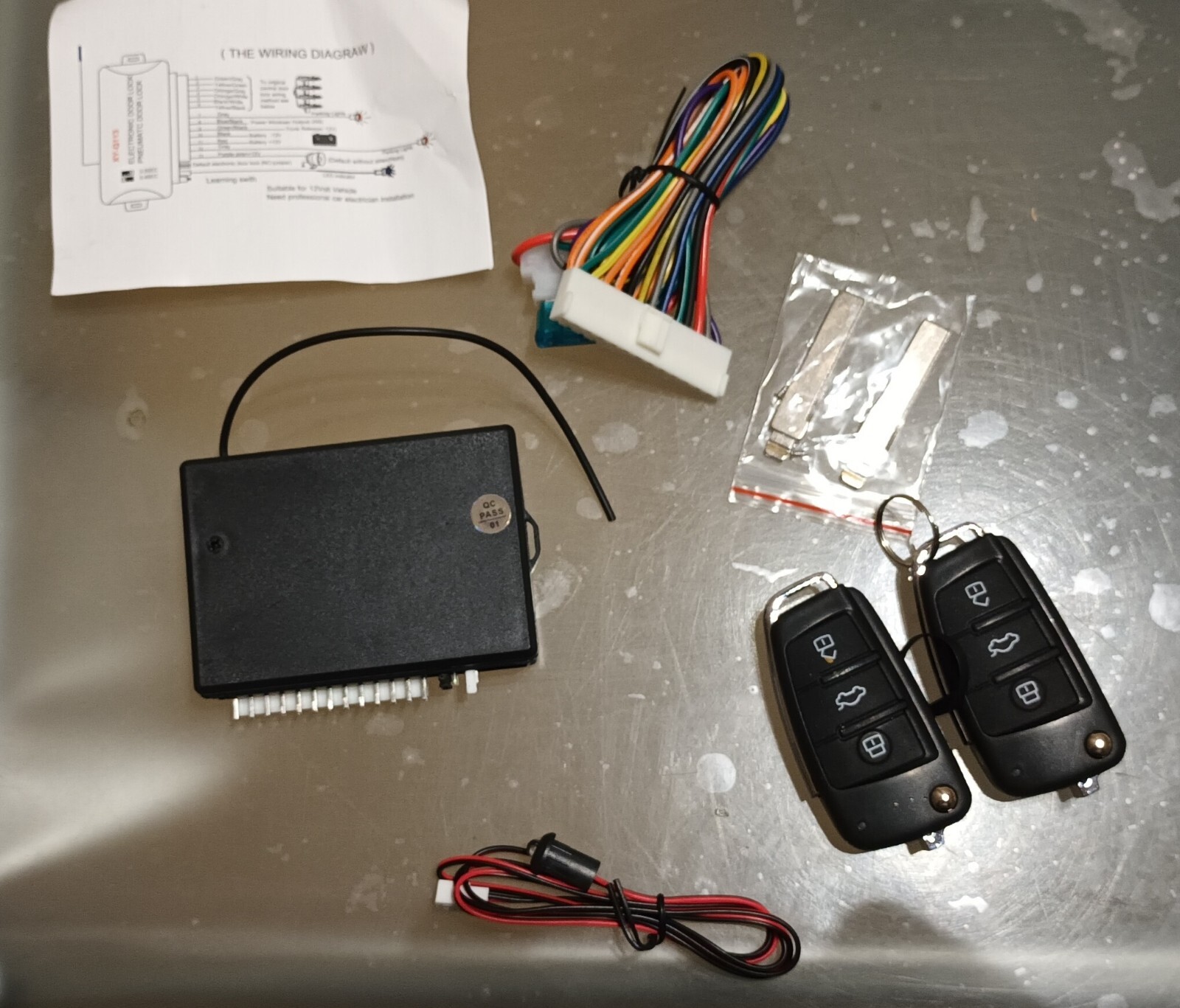 Télécommande annexe de voiture pour gestion du verrouillage en stationnement urbain