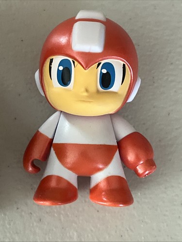 Mega Man Megaman Figura Misteriosa Abierta Rojo Metálico Kidrobot Mini Serie - Imagen 3 de 6
