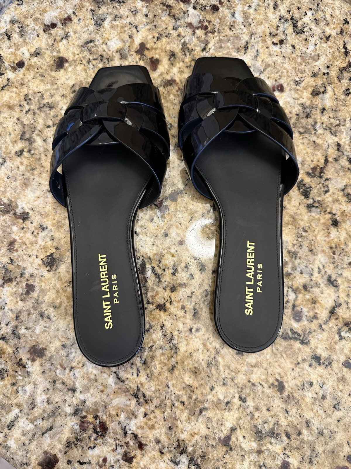 SAINT LAURENT Sandali omaggio YSL in pelle liscia (taglia 36)