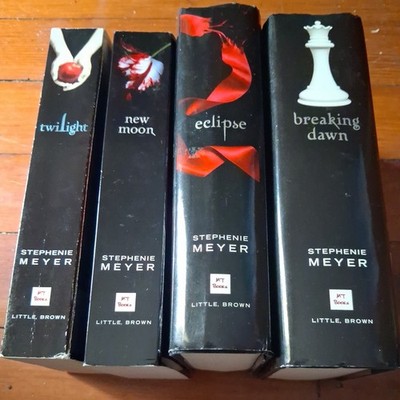 Stephenie Meyer Twilight Series Complete Set of 4 Two Hardcover & Two Paperback.