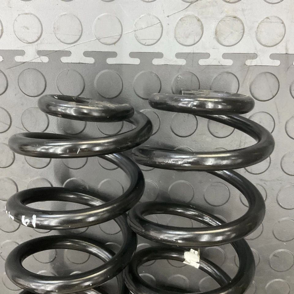 Molas helicoidais traseiras esquerda e direita CHEVY CRUZE FWD 2016-2019 FABRICANTE DE EQUIPAMENTO ORIGINAL - Imagem 4 de 4