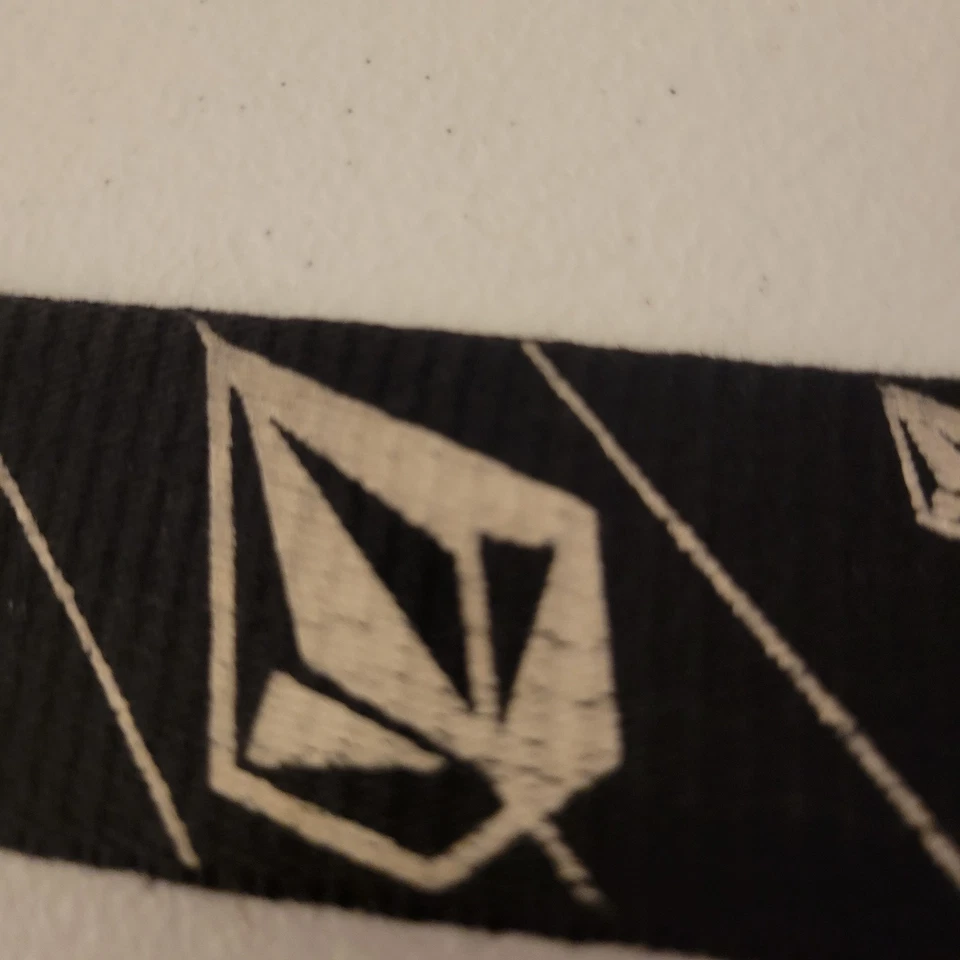 Volcom Men's Black diagnol striped logo belt Size 45 total length - Image 3 of 4