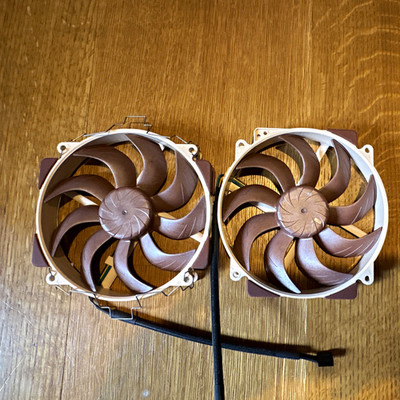 Noctua NF-A14x25r G2 PWM 140mm 4-Pin 12V 1475RPM SSO2 Brown/Beige x2