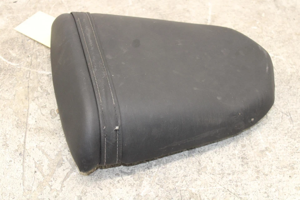 04 05 SUZUKI GSXR600 GSXR 600 GSXR750 750 OEM REAR PASSENGER SEAT 29G PAD L16 - Image 3 of 4