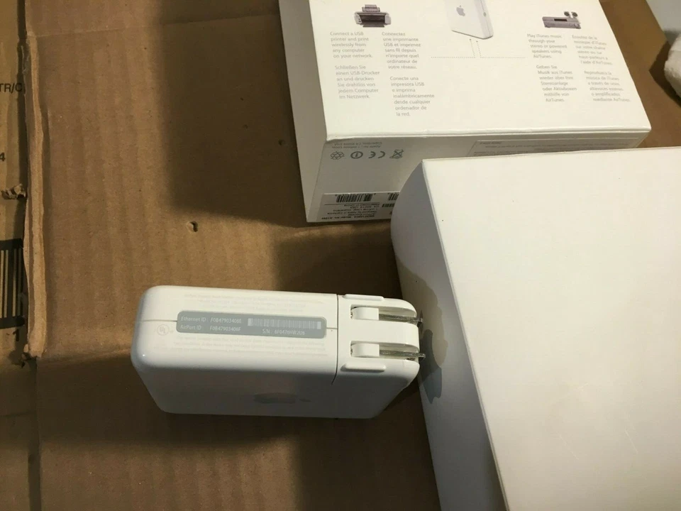 Apple airport express 802.11 in original box near mint cd's manual original box - Image 2 of 4