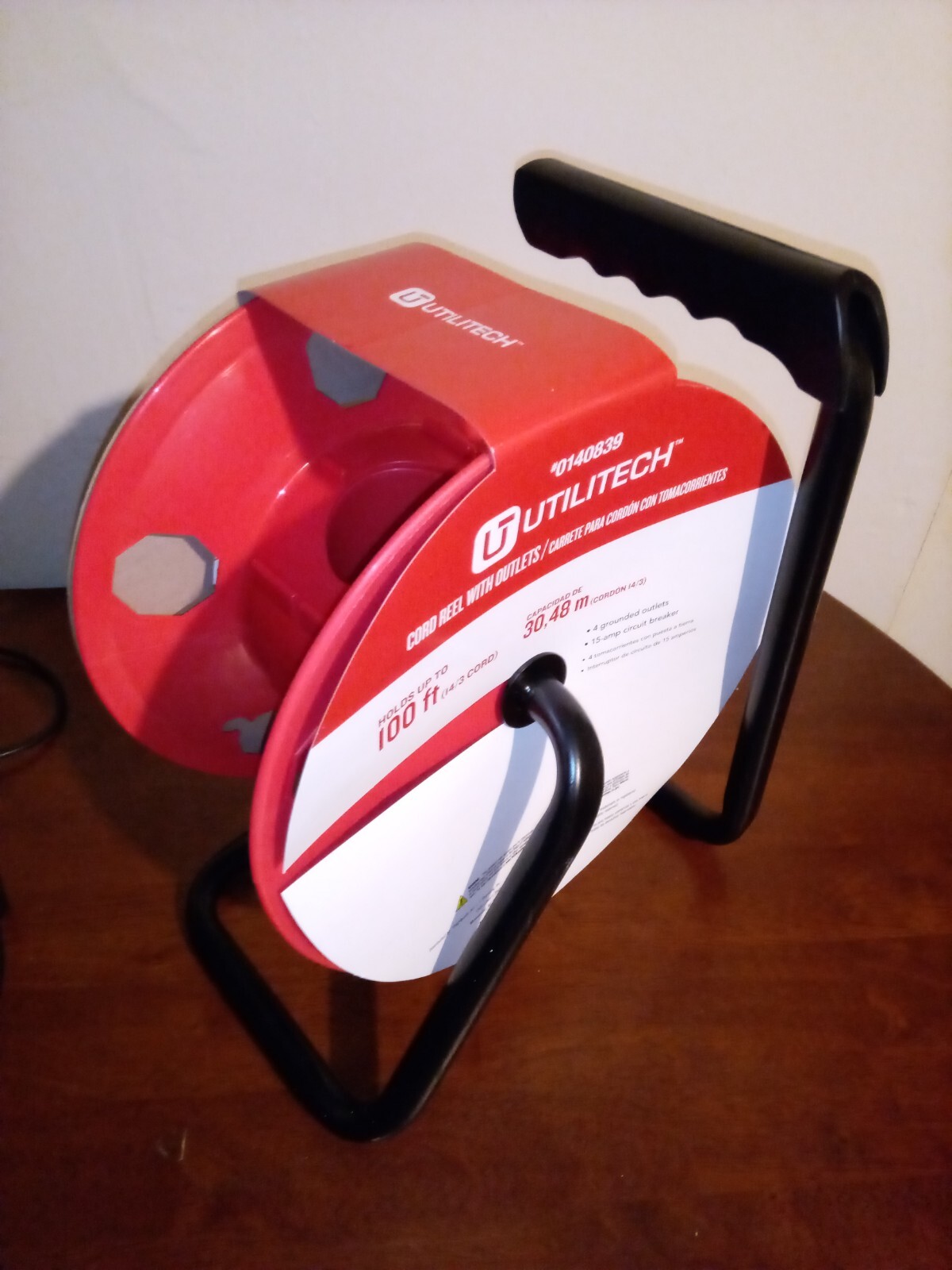 UtiliTech 100' Extension Cord Reel with 4-Grounded Outlets Red
