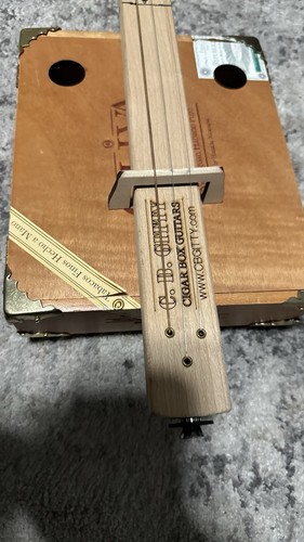 Cigar Box Guitar C.B Gitty Acoustic 3 Strings - Picture 3 of 9