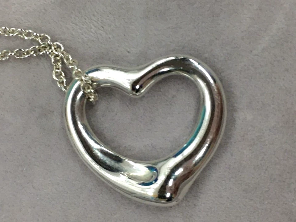 AUTENTICO TIFFANY&CO. COLLANA ARGENTO 925 CUORE APERTO di ELSA PERETTI - Immagine 2 di 4