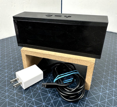 Jawbone Jambox V3J Black Bluetooth Portable Speaker w/Power Adaptor - Works!