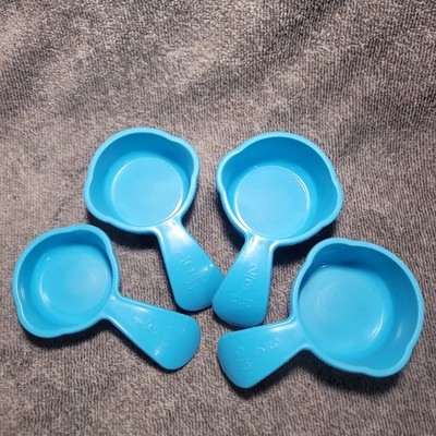 Tupperware Light Blue Measuring Cups Set of 4 Curved Raised Letter Handle