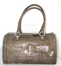 GUESS BY MARCIANO TAUPE SUMMERLAND PATENT LEATHER CROC PRINT TOTE, HANDBAG-NEW