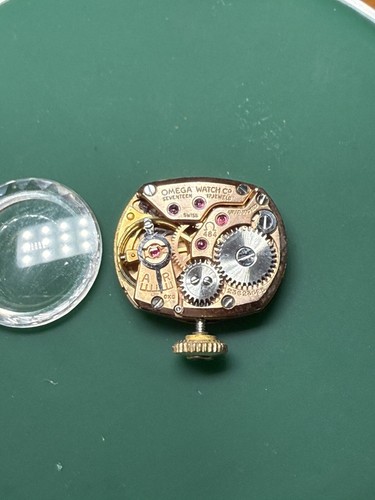 Vintage Omega Cal. 484 17 Jewel watch movement - PRISTINE DIAL - Good Balance - Picture 2 of 4
