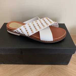 moda in pelle flat sandals