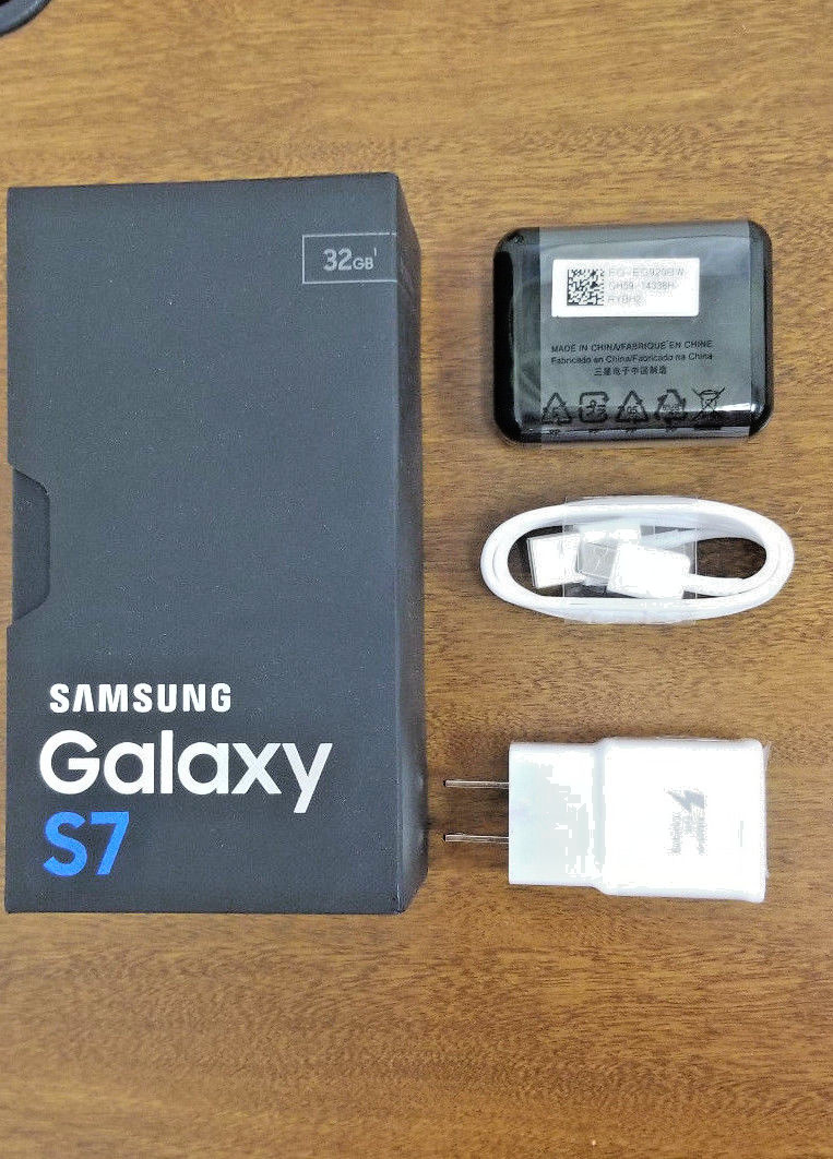 Galaxy  S8　箱付き Galaxy S8 開封の儀：なめらかな曲線がセクシーかつ未来感を漂わ