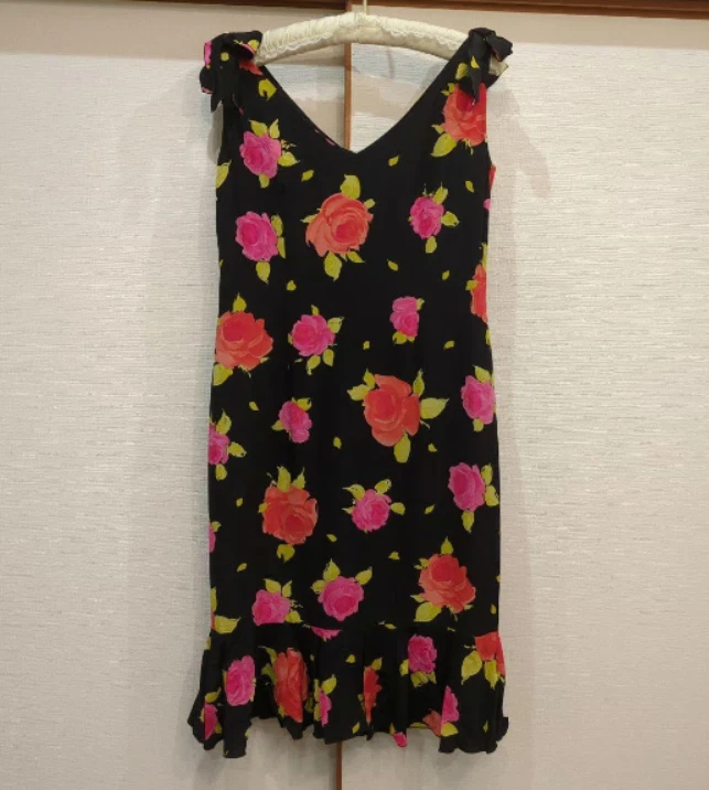 Vestido de Diseñador ESCADA 100% SEDA Floral Negro Volantes Talla D 38 Lazo Correas detalladas Foto 4 de 4