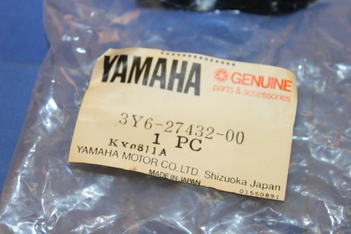 SOPORTE DE CLAVIJA IZQUIERDA EXCITADOR YAMAHA SR250 1980-82 #1 OEM # 3Y6-27432-00 Foto 3 de 4