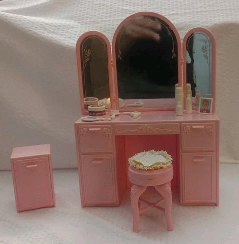 VINTAGE MATEL 1987 BARBIE'S SWEET ROSES Vanity Plus Extra Items And Side Cabinet