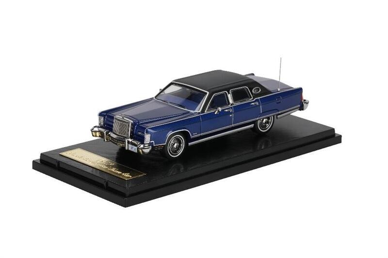 Turning Crush x SunStar 1:64 1979 Lincoln Continental Town Car
