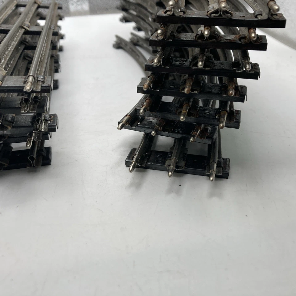 Lot of 17 O Gauge 3-Rail Metal Straight and Curved Track Sections. - Image 4 of 4