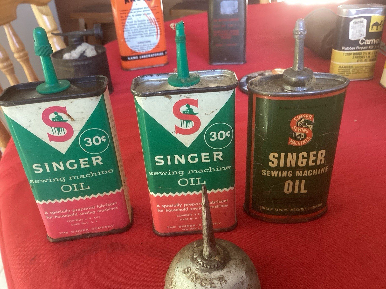 4 VINTAGE SINGER SEWING MACHINE OIL TINs CAN LEAD CAP, 3 Oz. , Thumb,