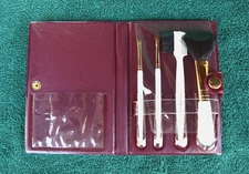 AVON - Professional Makeup Brush Collection 4 Piece Set + Case