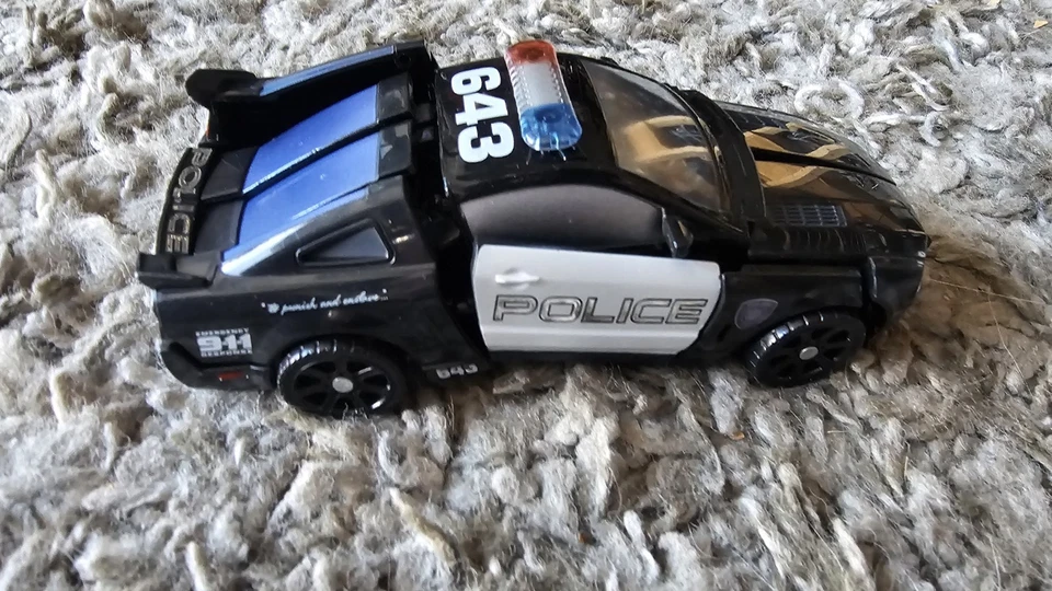 TRANSFORMERS BLADE SHIELD BARRICADE ROBOT POLICE CAR HASBRO 2007 PRE-OWNED - Image 2 of 4