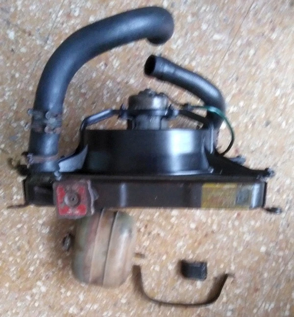 FIAT 128 COUPE' RADIATORE ACQUA MOTORE COMPLETO DI VASCHETTA ED ACCESSORI (517) - Image 3 of 4