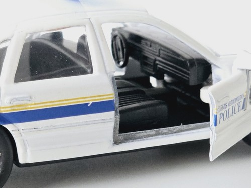Road Champs - Custom - St Louis Metropolitan Police - Crown Victoria - 1:43 - Picture 3 of 14