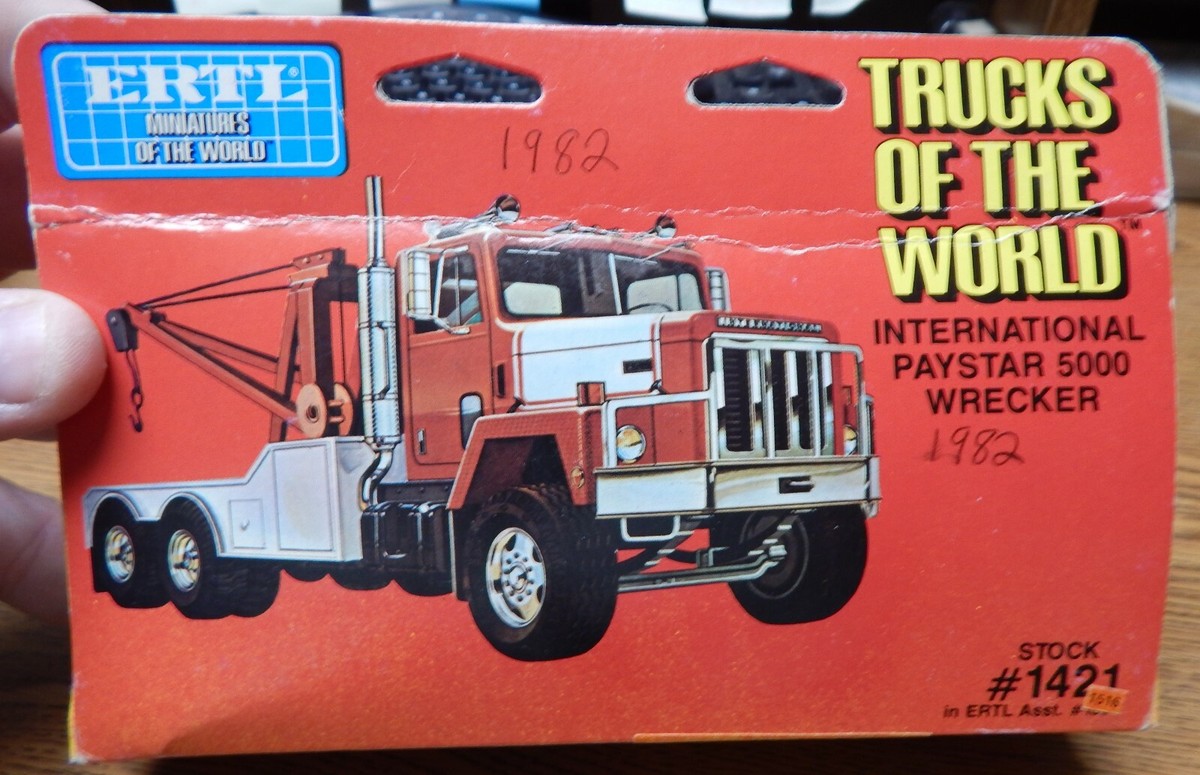 Ertl International Paystar 5000 – Camion Benne 1/25 – Kit Modèle 8010 – Non Assemblé