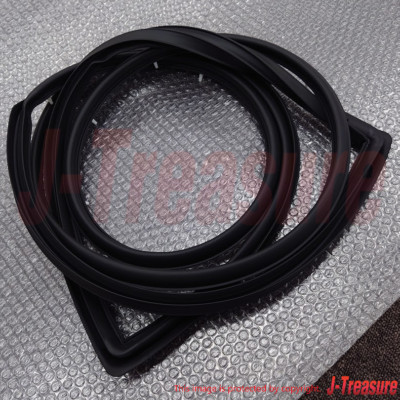 『RT-136782』 TOYOTA LAND CRUISER KZJ78 Genuine Rear Door Weatherstrip RH 67871