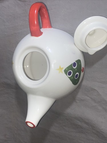 Tetera de Navidad Pier 1 Imports 4"" de alto x 7 1/2"" de largo - Imagen 4 de 5
