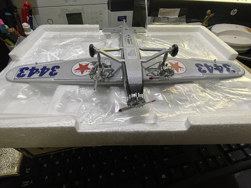 WINGS OF TEXACO - 1927 Ford Tri-Motor Monoplane Coin Bank - #7 Ertl - Picture 3 of 8