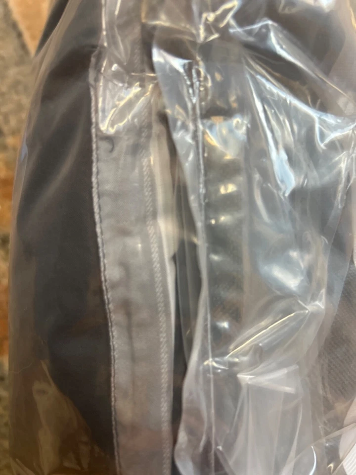 TOTAL 4 pillows! Pack of 2! 18*18 Set of 2 Pillows MAINSTAYS  Pillows - Image 3 of 4