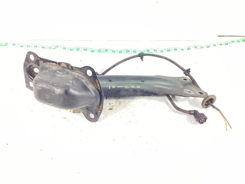 Brazo de control de arrastre inferior trasero derecho Volkswagen Tiguan 2009-2017 OEM. Foto 2 de 4