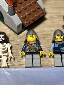 LEGO Castle 7079 Drawbridge Defense + Set 7038