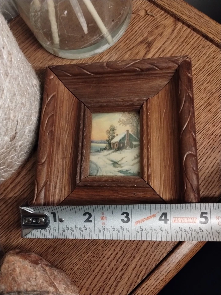 Pintura en miniatura vintage o impresión de una escena de cabaña de invierno. Foto 4 de 4