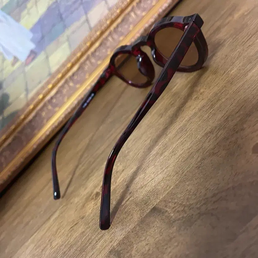 Round Sunglasses with Tortoise Pattern - Unique F… - image 7