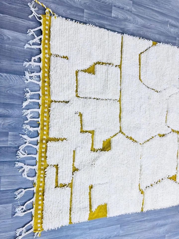Handmade Moroccan rug from Beni Ourain- White wool rug with a geometric Area rug - Image 3 of 4