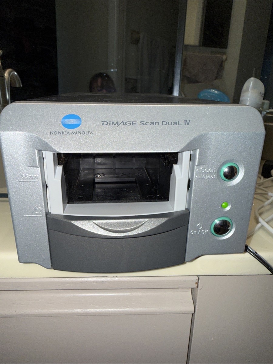 Konica Minolta DiMAGE Scan Dual IV 本体 Konica Minolta Dimage Scan Dual IV AF-3200 - 35mm & Medium Format