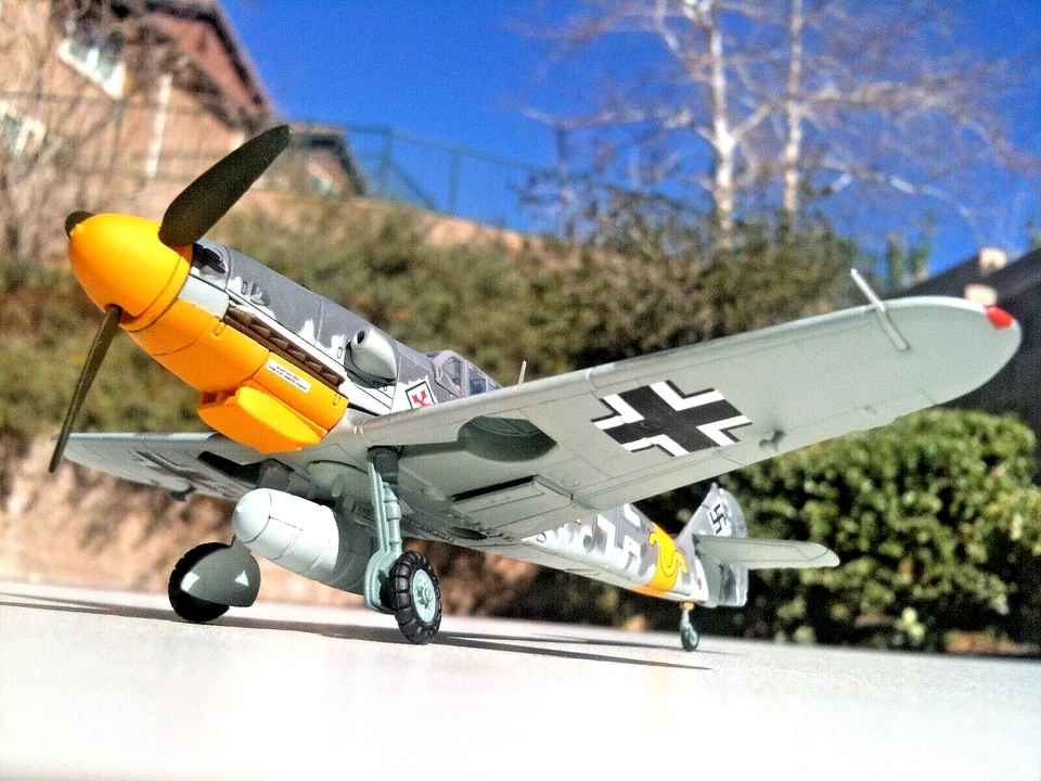 Corgi Messerschmitt Bf 109G Hermann Graf, Over 200 Kills Russia Sept 1942 1:72 - Image 3 of 4