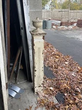 Bova 63 Antique trophy top Painted Oak newell Post 42 x 5“ square