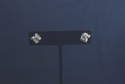 Modern Geometric Aquamarine With Diamond 14K Yellow Gold Stud Earrings - Picture 3 of 6