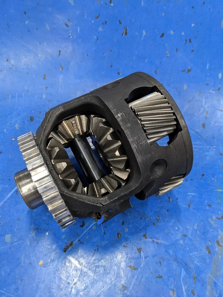 2007 Saturn Vue Rear Suspension Differential Assembly GM 19125757 - Image 2 of 4